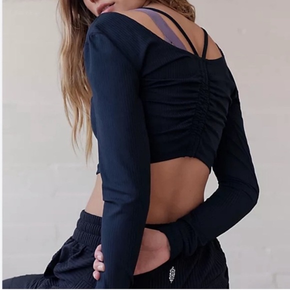 Free People Movement Hot Tip Layer Crop Top Long Sleeve Ruched Black Large Yoga - Picture 2 of 12